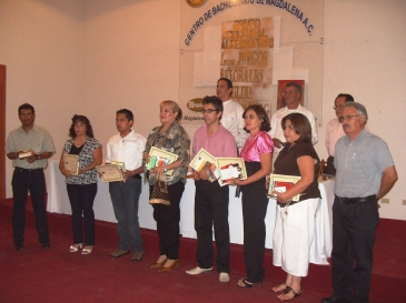 ENTREGAN PREMIOS